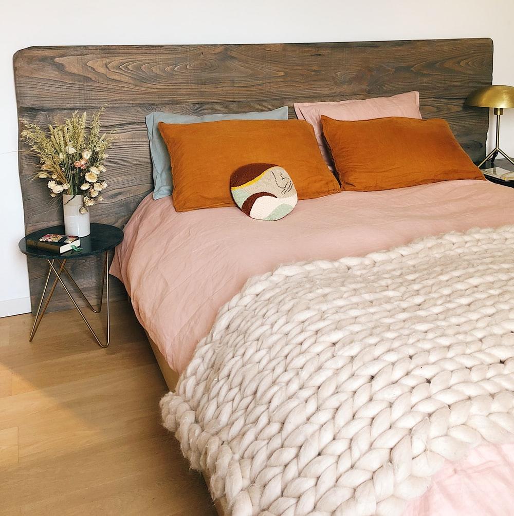 pink bed cover